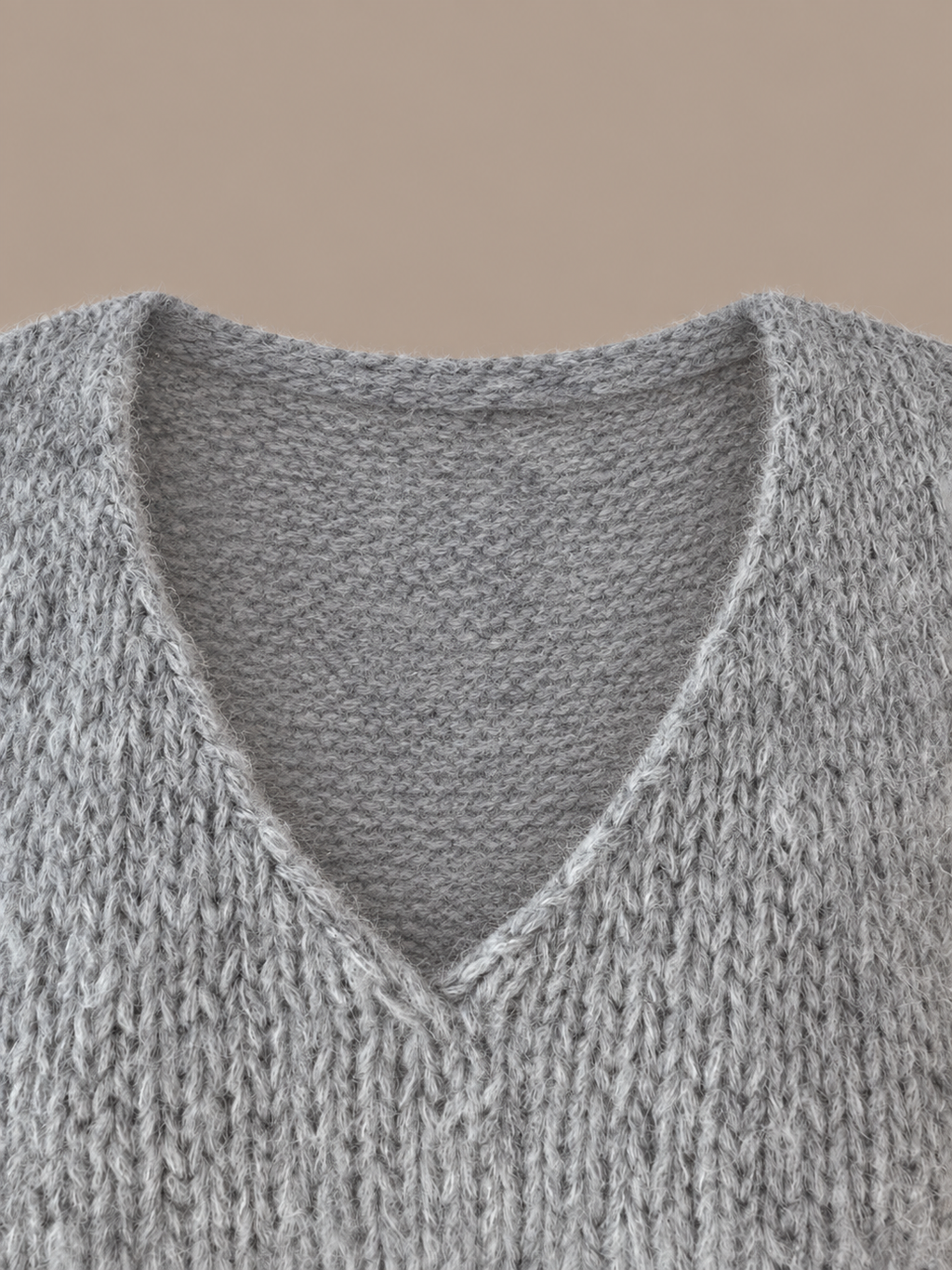 Eloïse ~ alpaca v-sweater, light grey dégradé