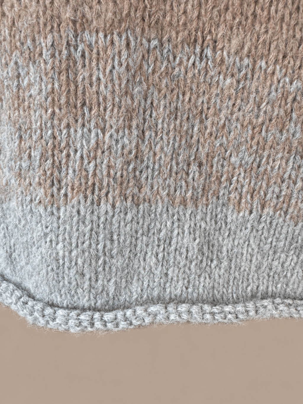 Eloïse ~ alpaca v-sweater, mushroom dégradé